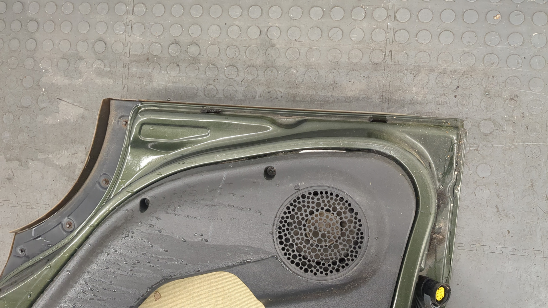 Дверь задняя правая