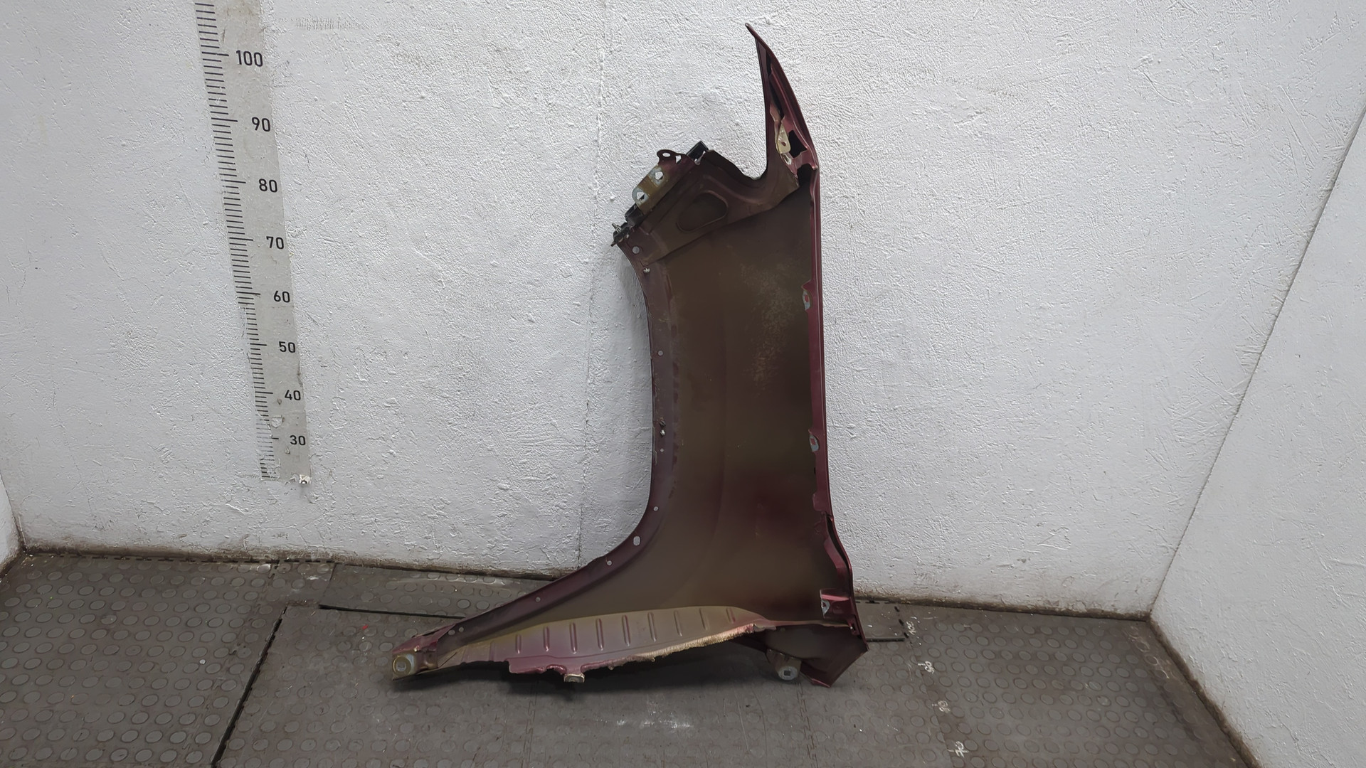 Крыло переднее правое