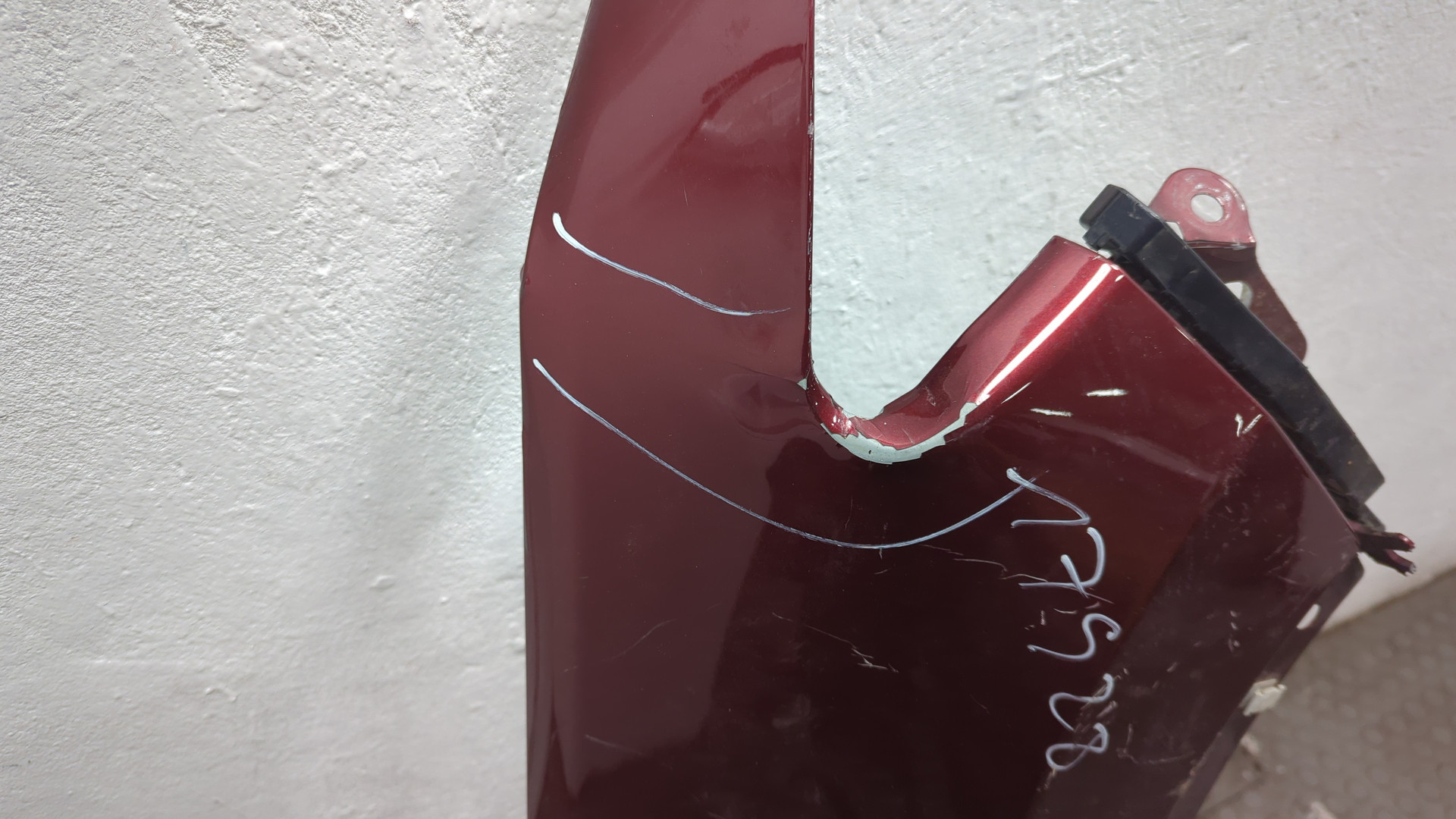 Крыло переднее правое