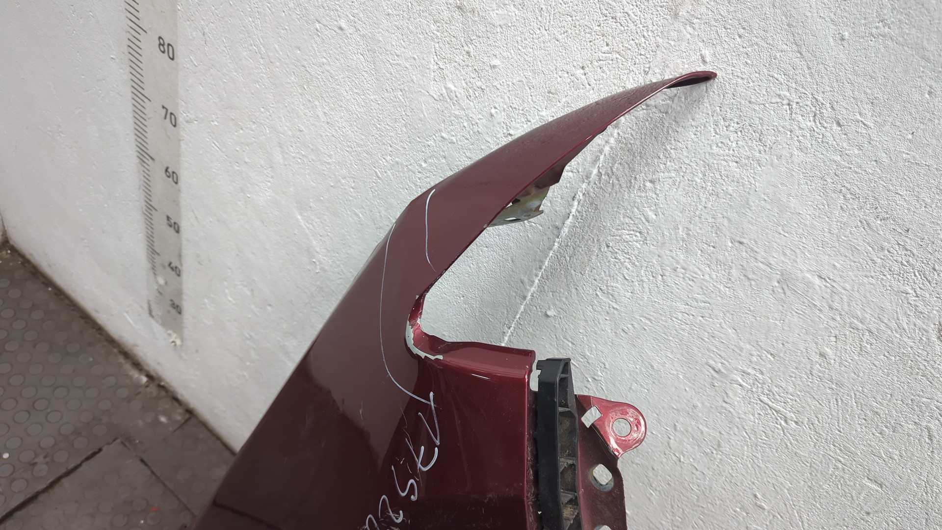 Крыло переднее правое