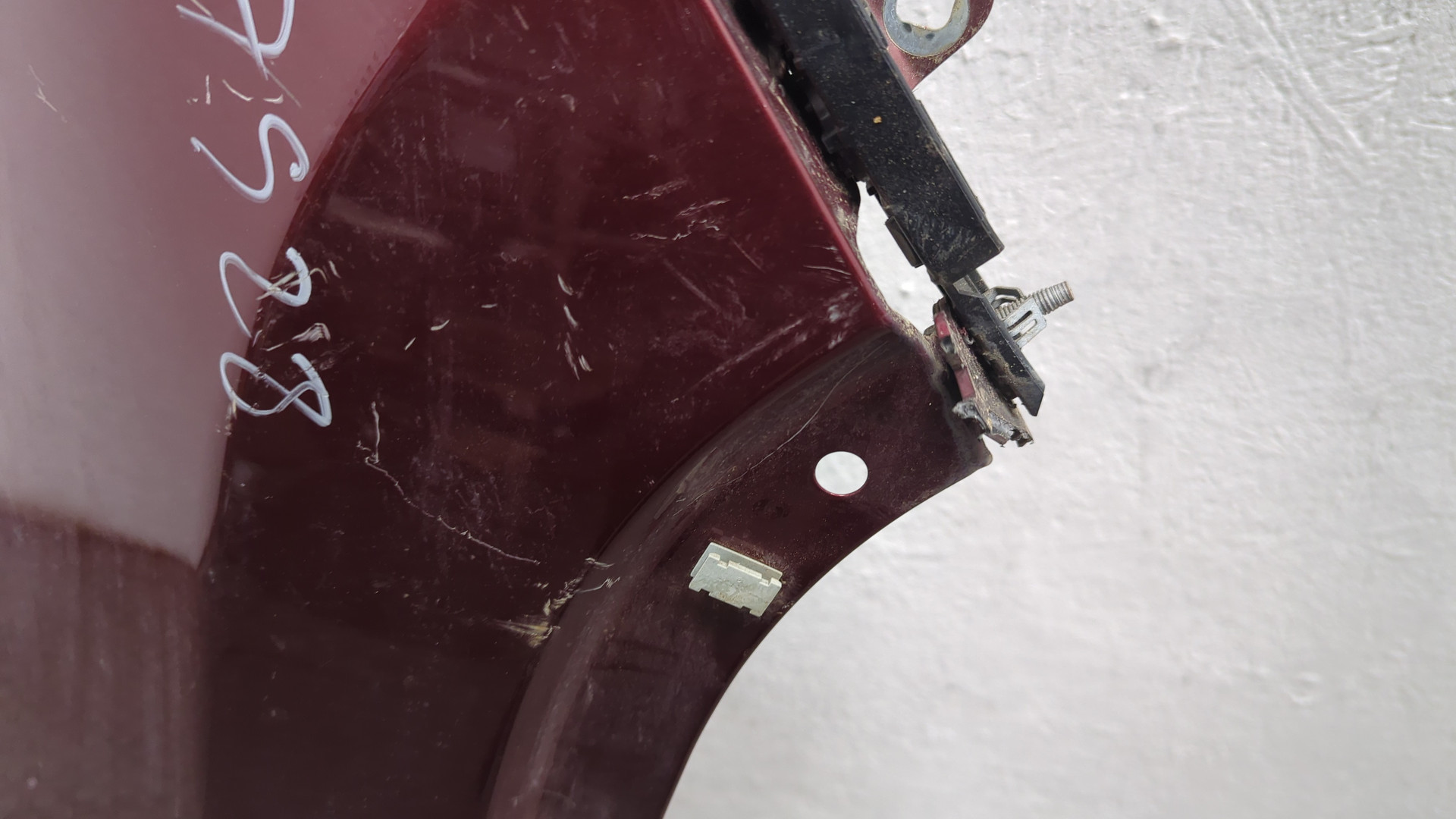 Крыло переднее правое