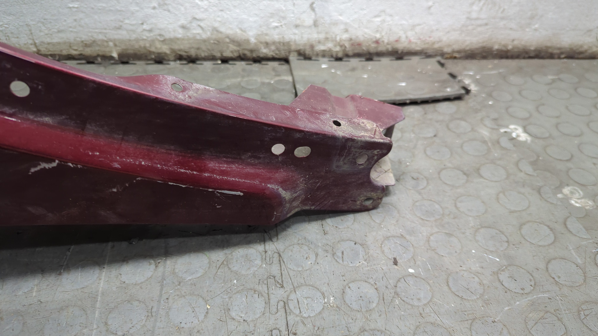 Крыло переднее правое