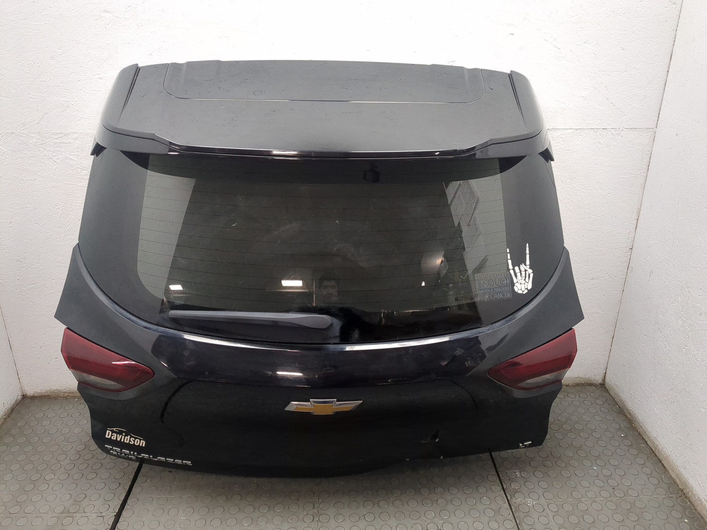 Дверь багажника