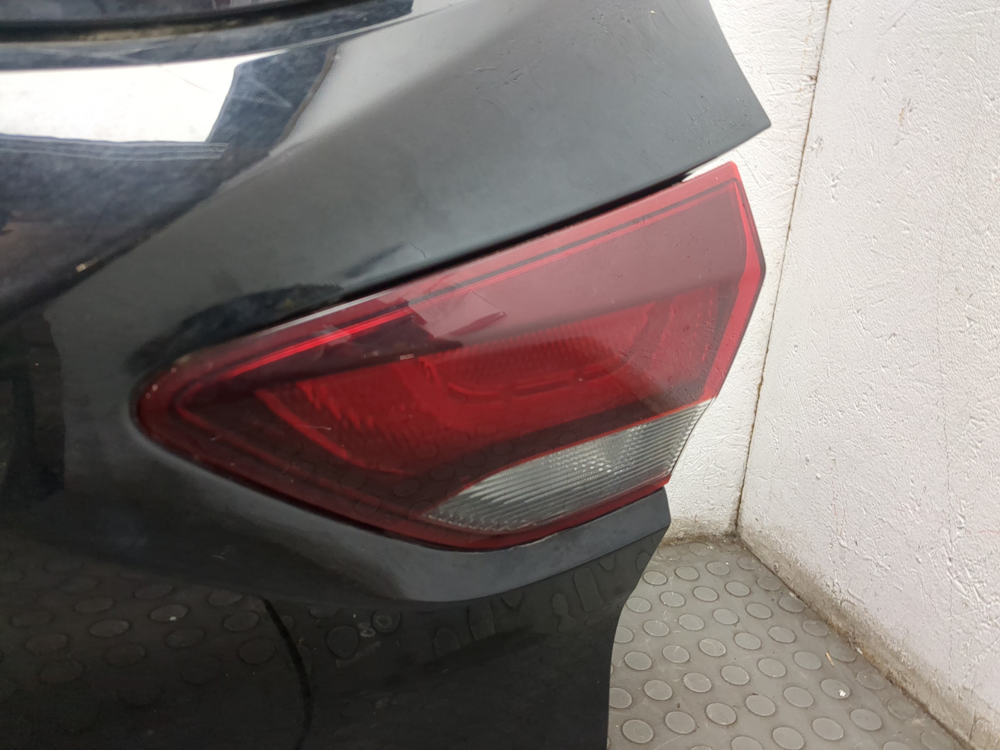 Дверь багажника