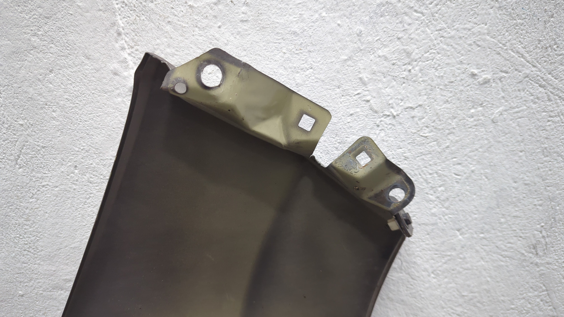 Крыло переднее левое