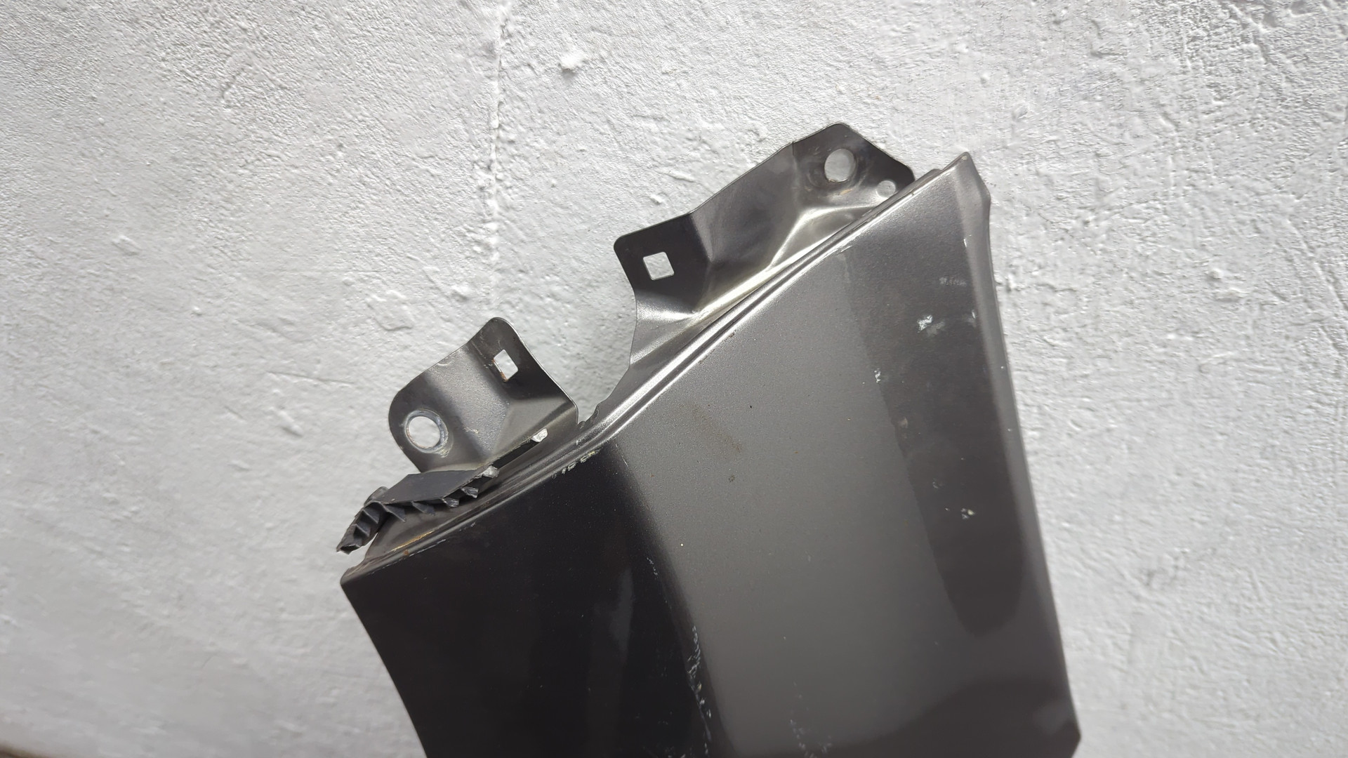 Крыло переднее левое