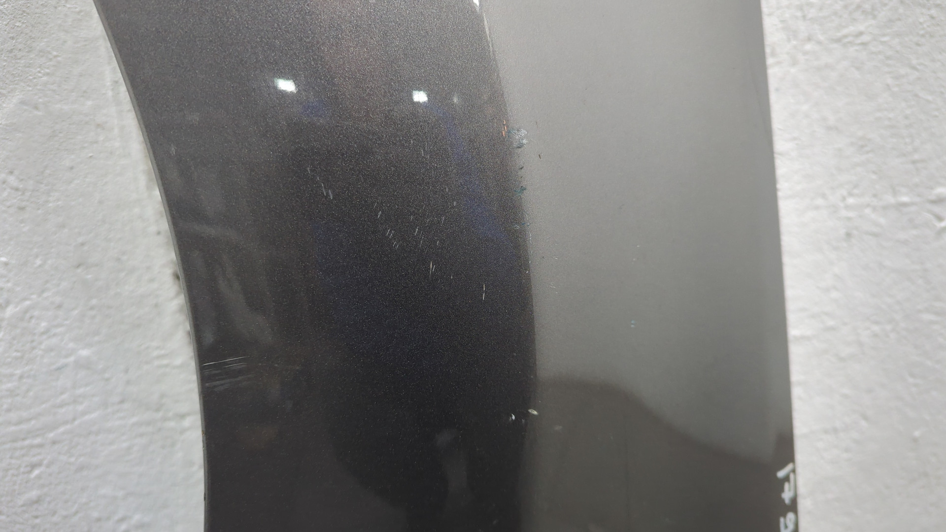 Крыло переднее левое