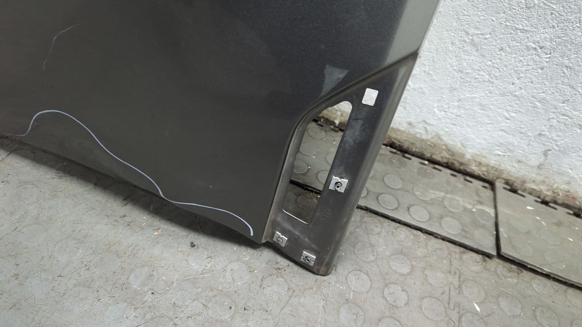 Крыло переднее левое