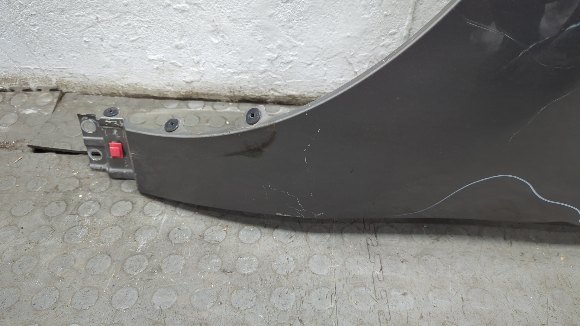 Крыло переднее левое