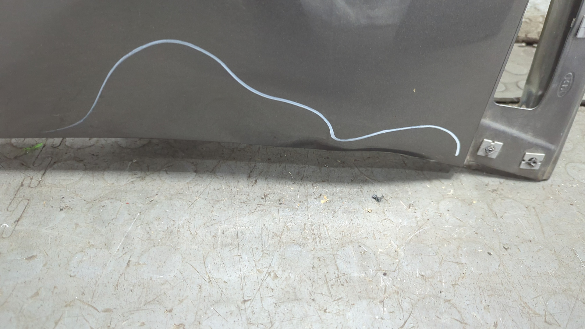 Крыло переднее левое