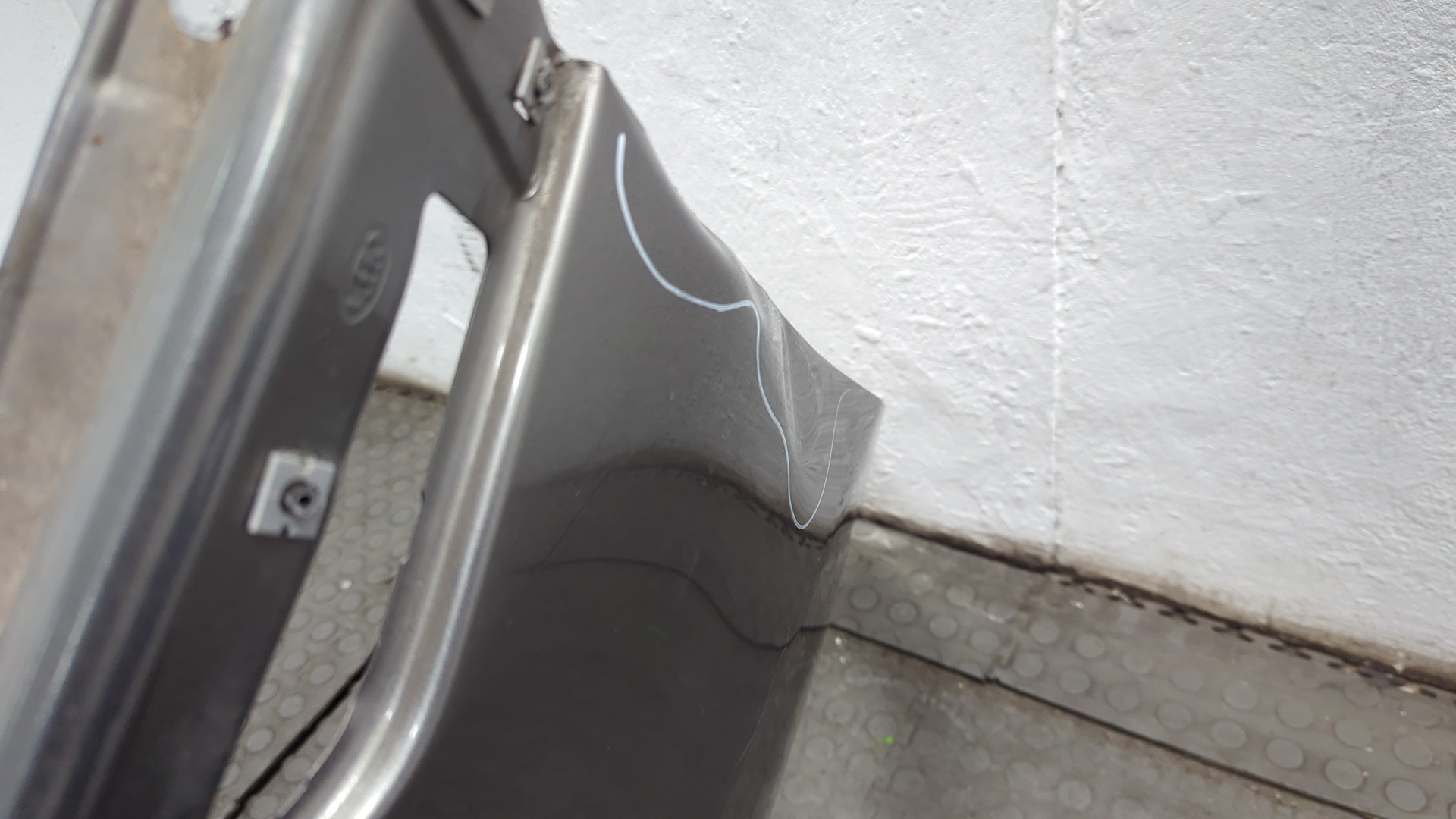 Крыло переднее левое