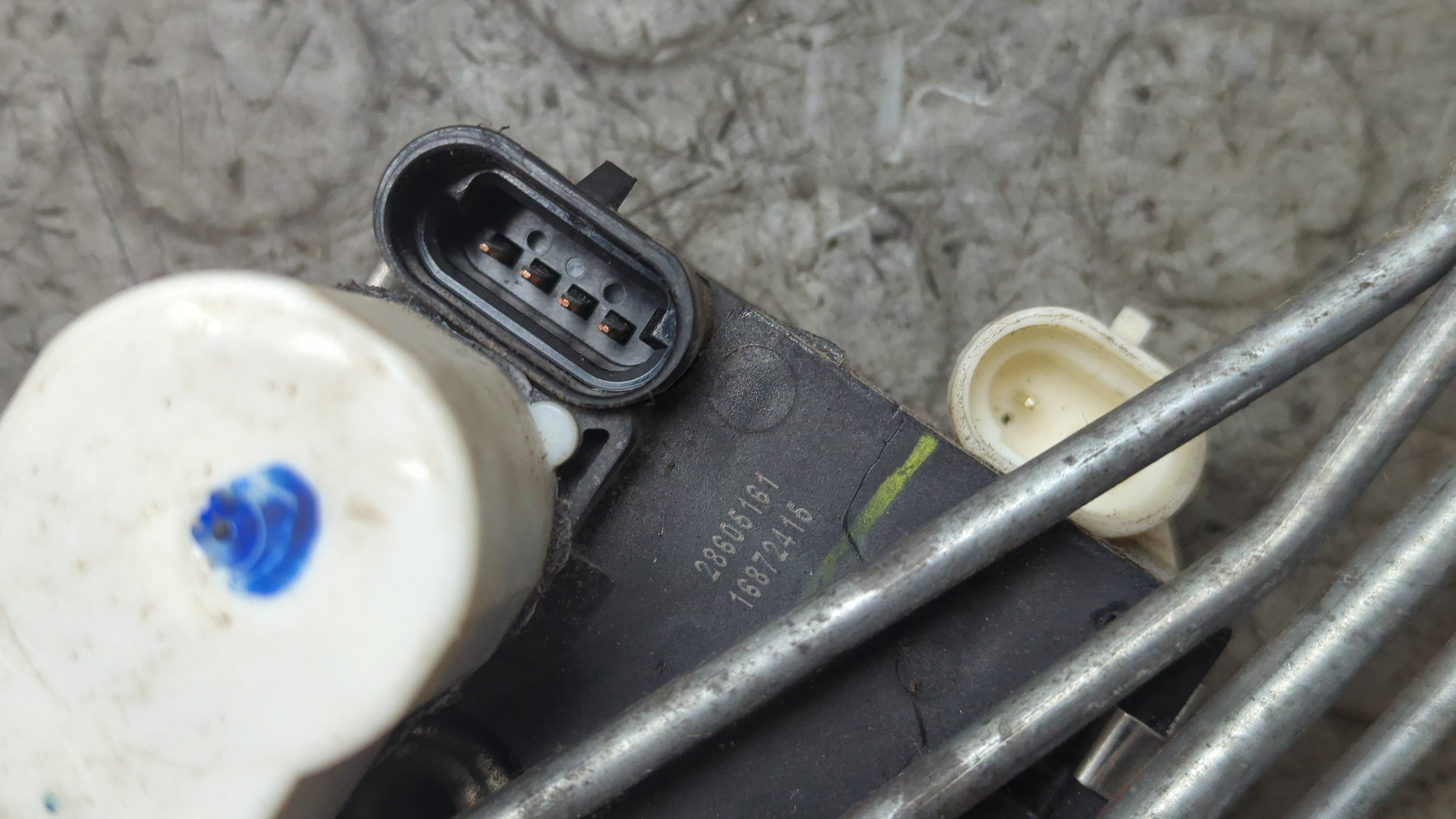 Замок двери передней левой