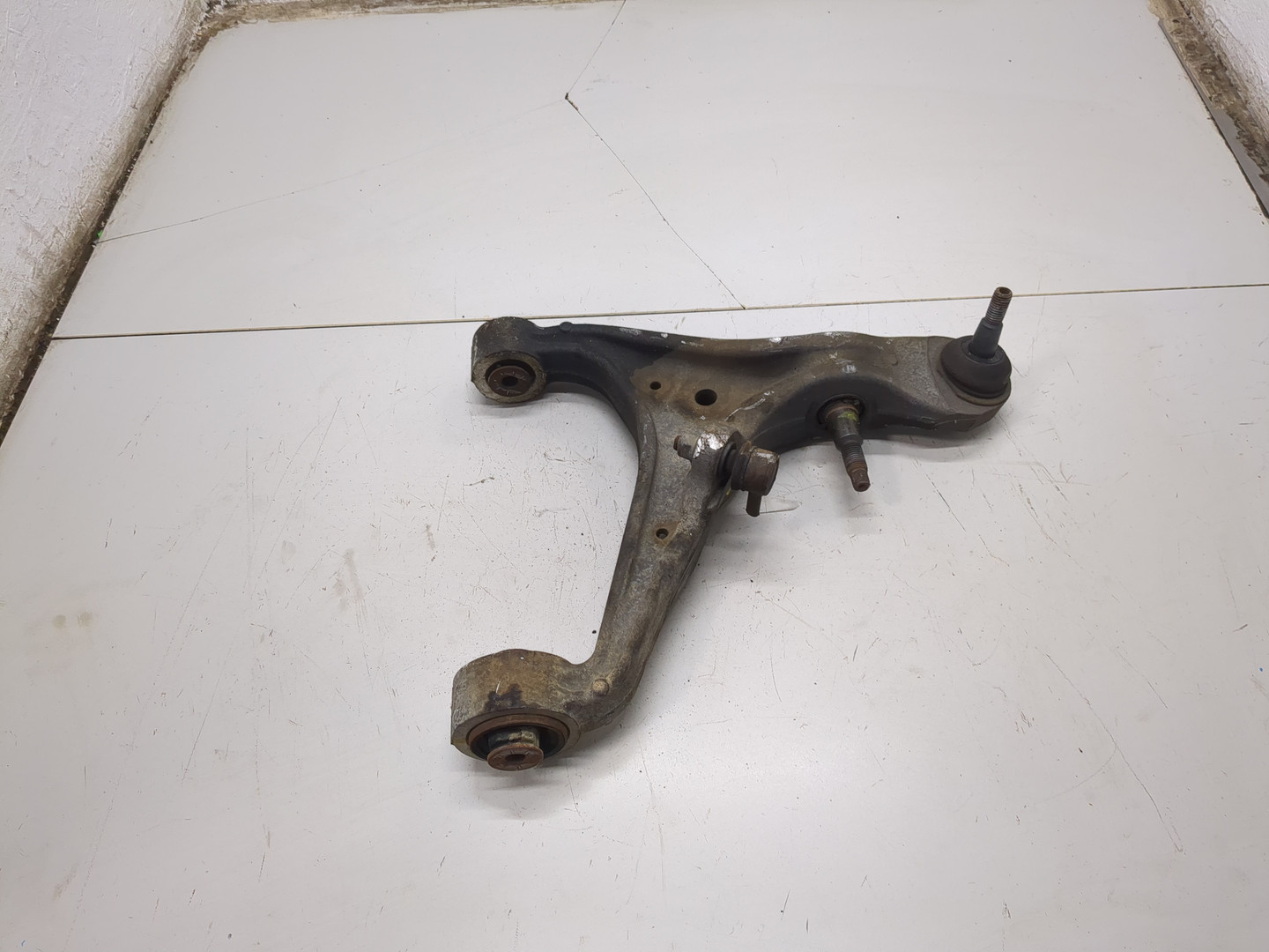 Рычаг передний правый