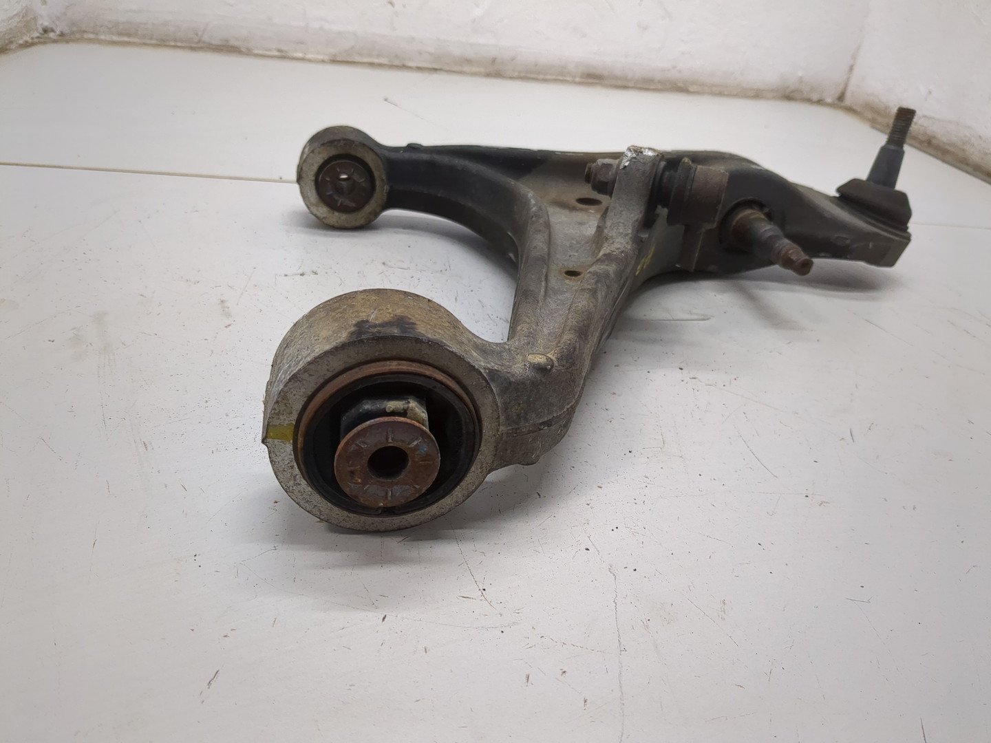 Рычаг передний правый