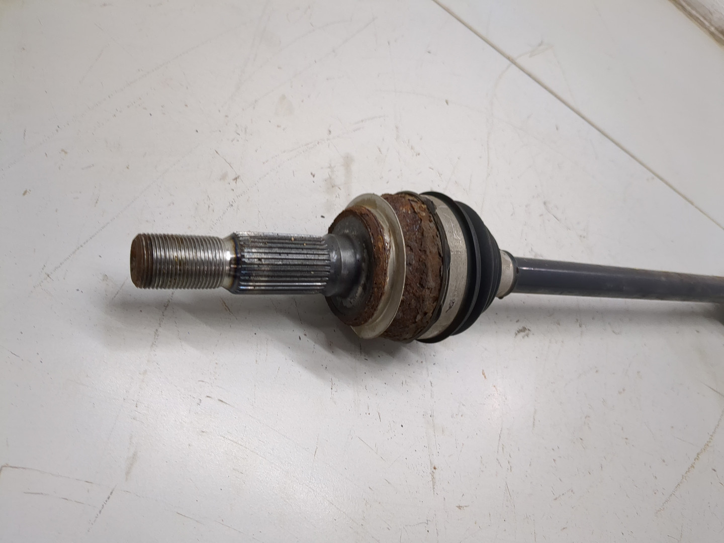 Полуось задняя левая