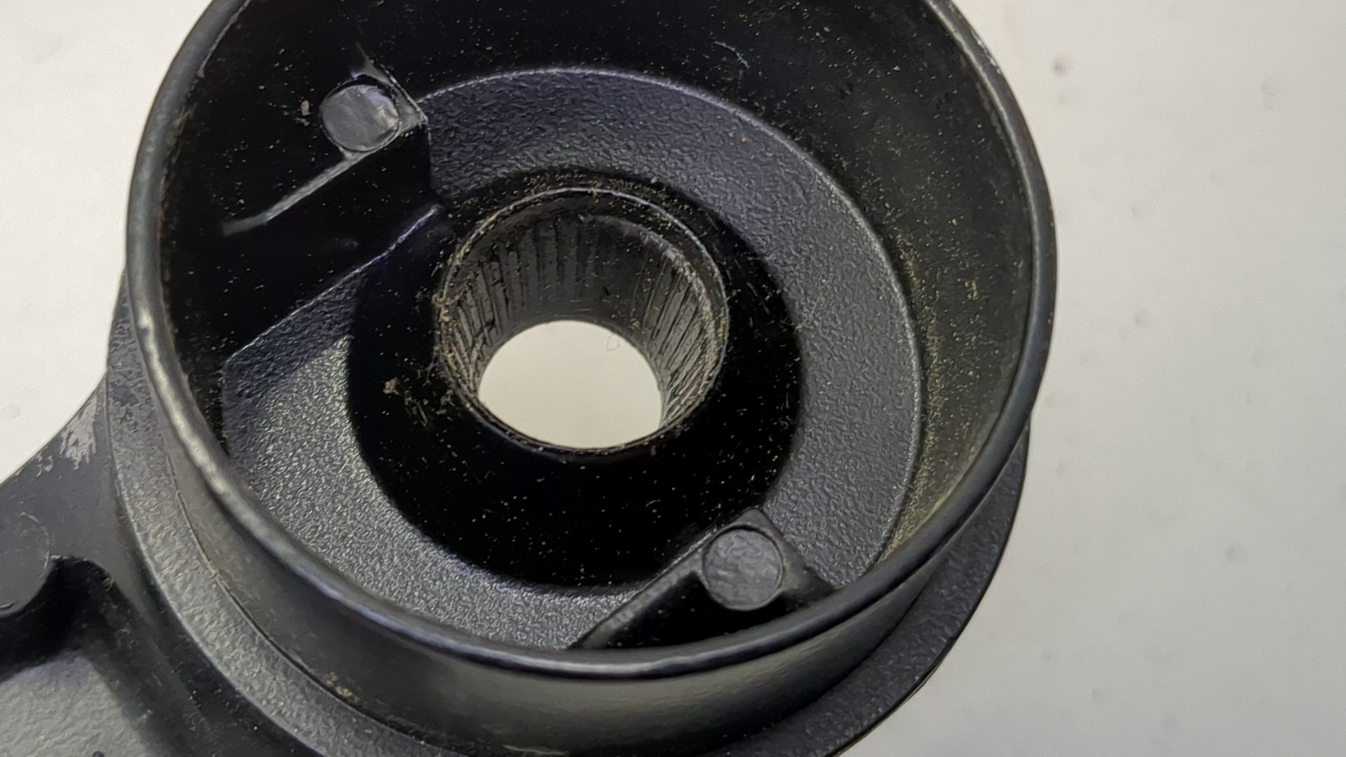 Поводок стеклоочистителя передний правый