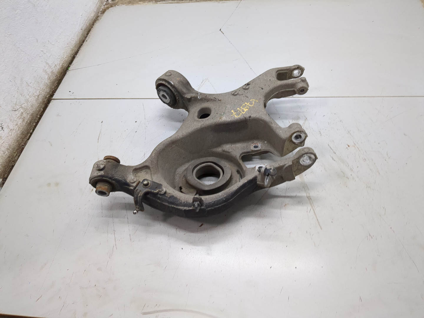 Рычаг задний правый