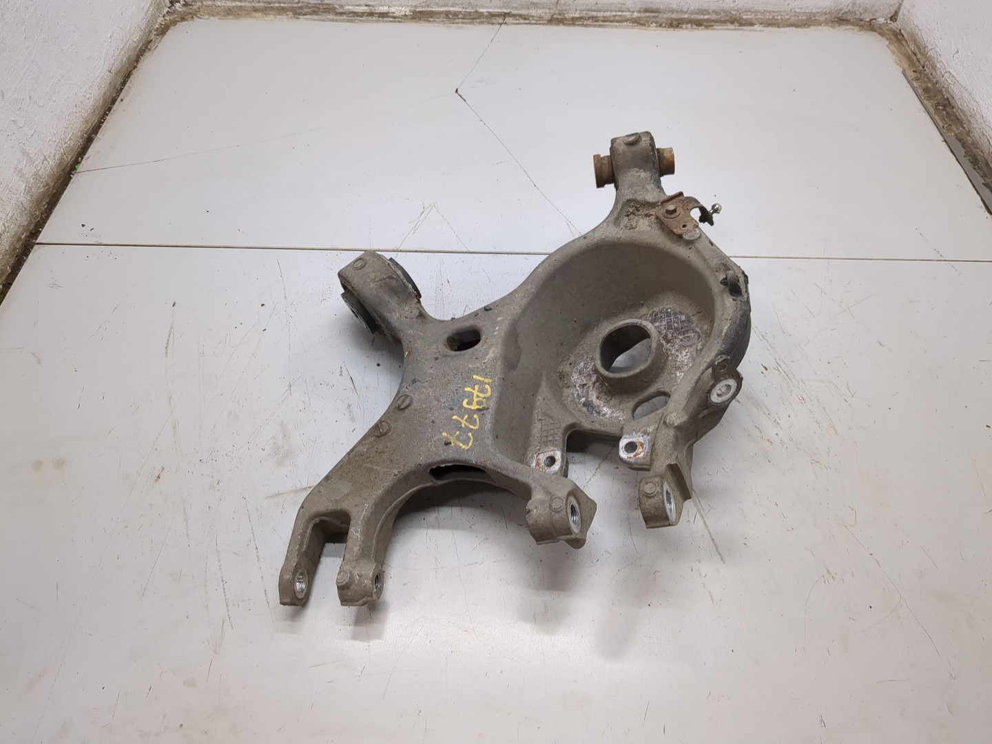 Рычаг задний левый