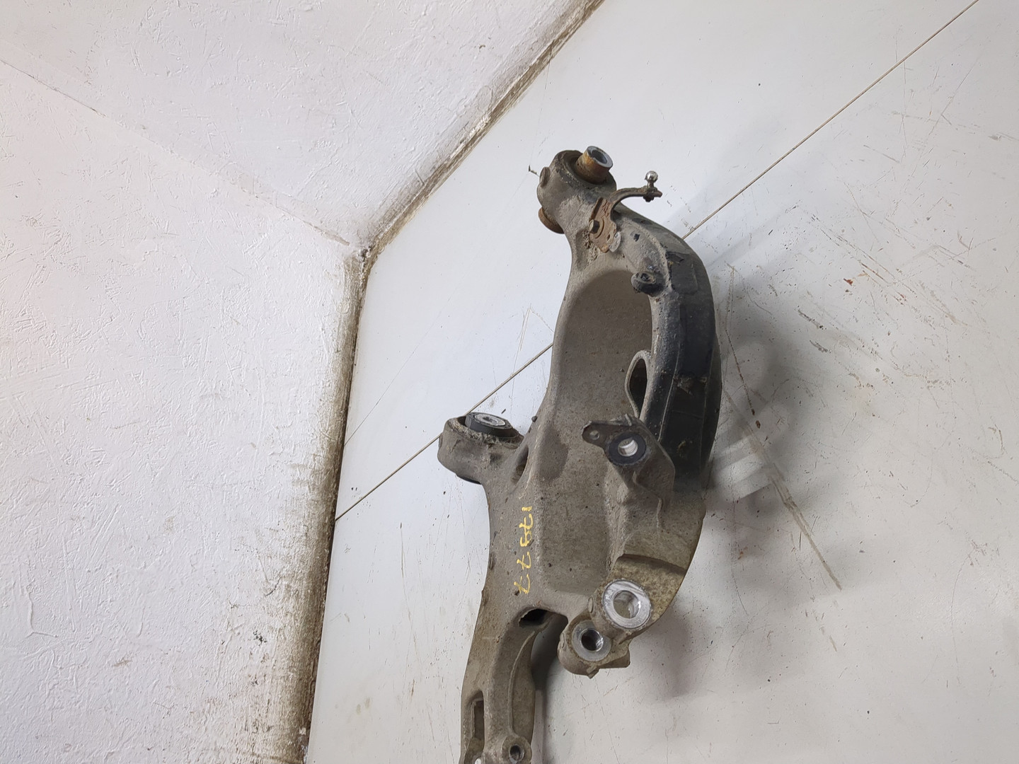 Рычаг задний левый