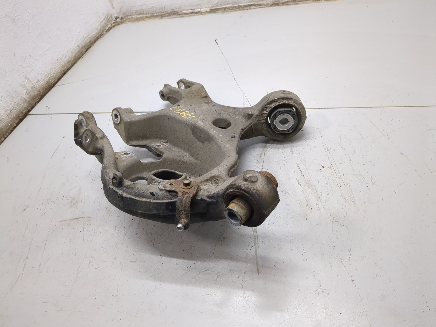 Рычаг задний левый