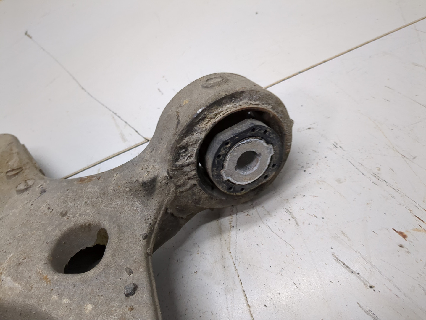 Рычаг задний левый