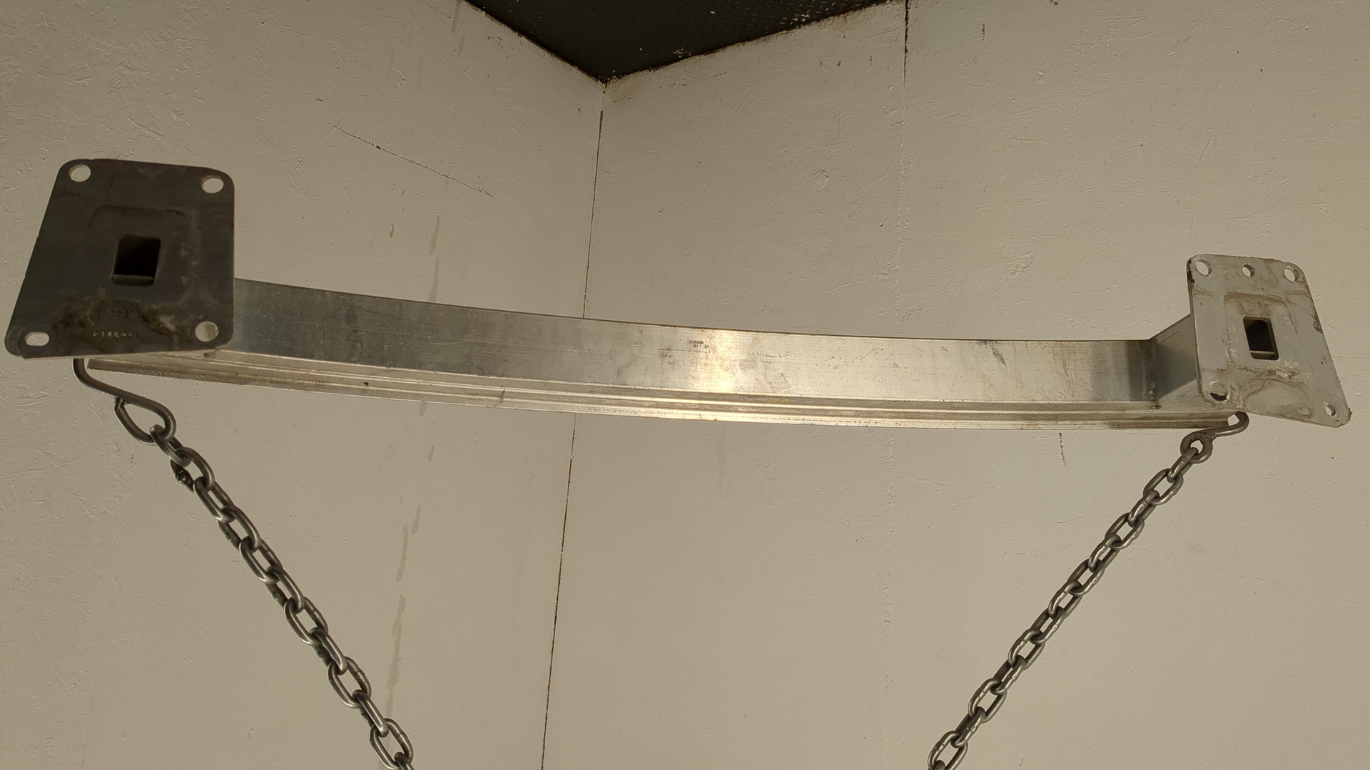 Усилитель заднего бампера