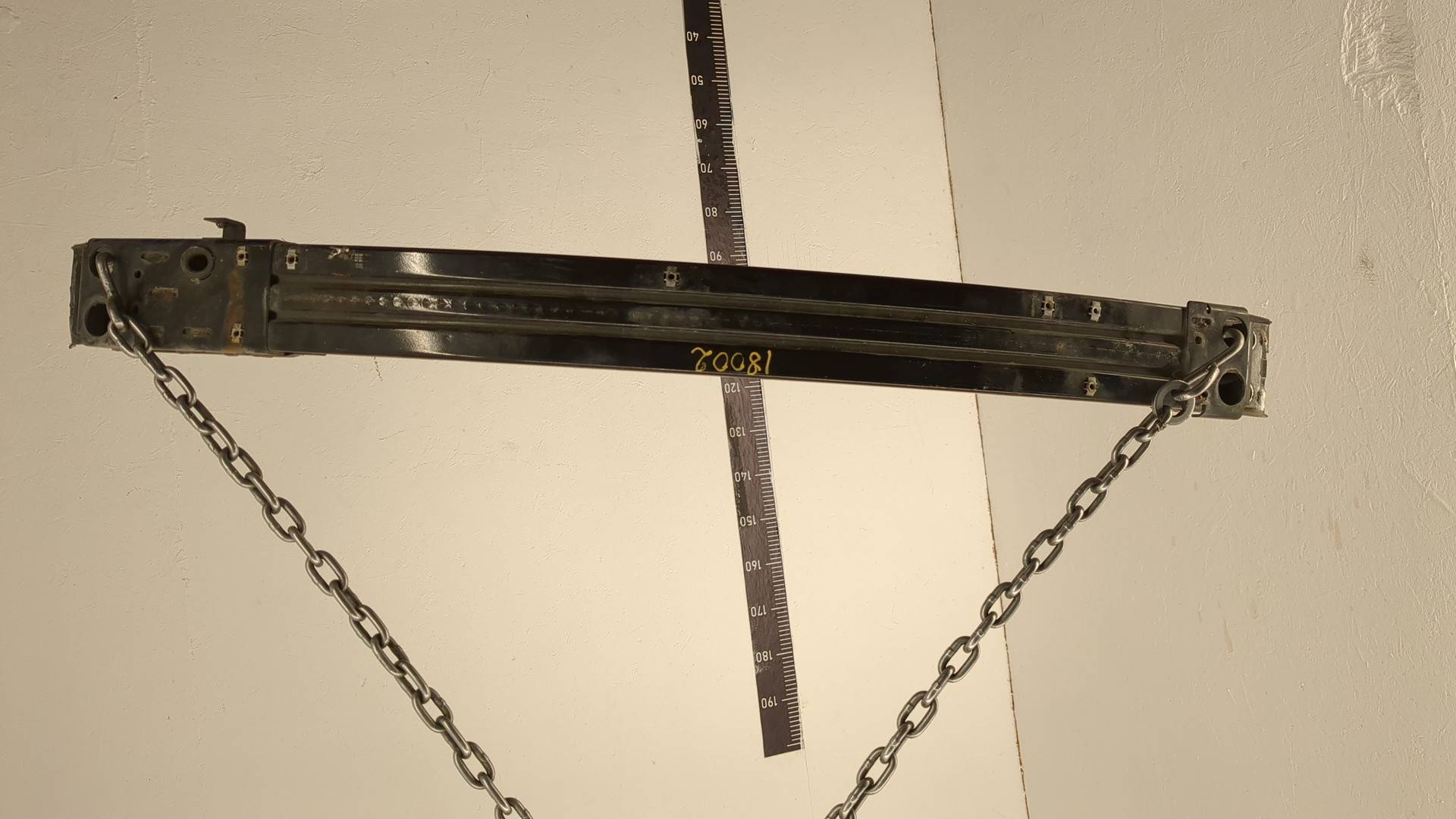 Усилитель переднего бампера