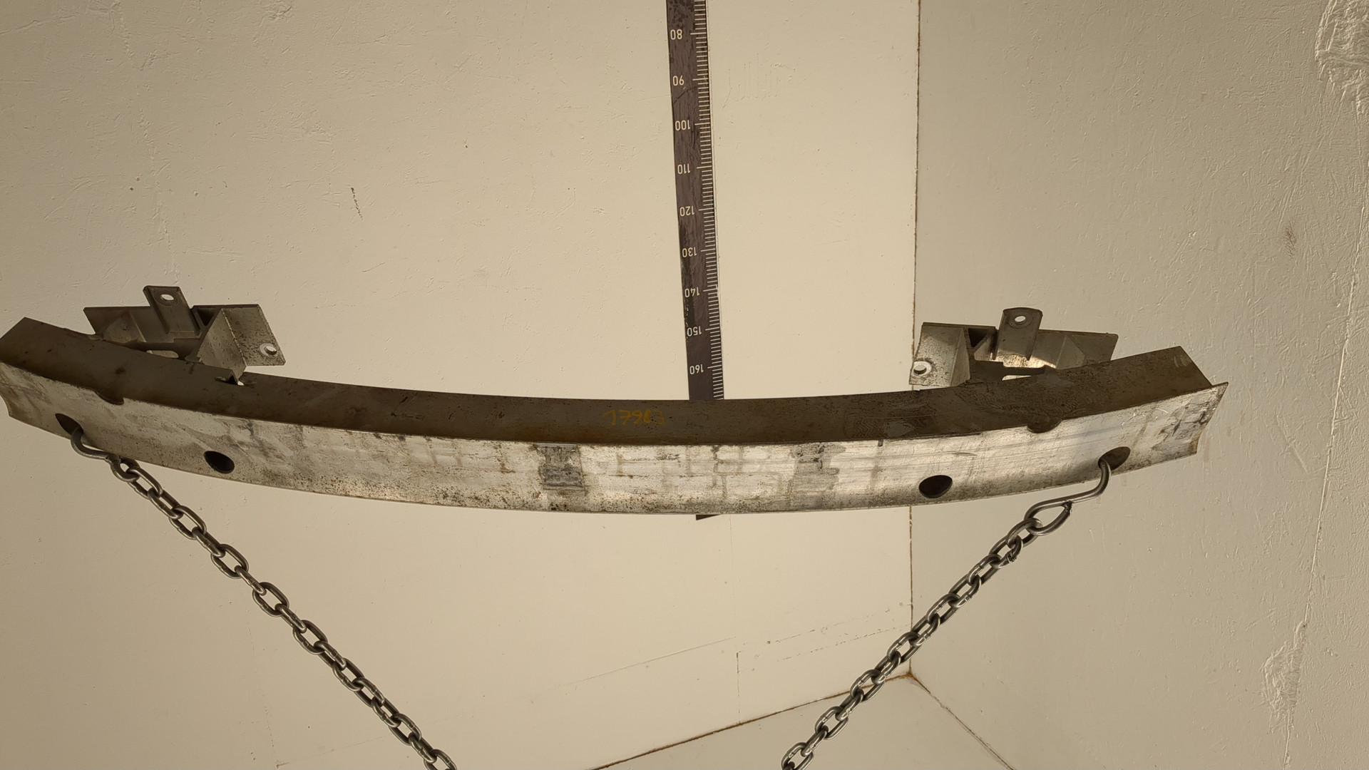 Усилитель заднего бампера