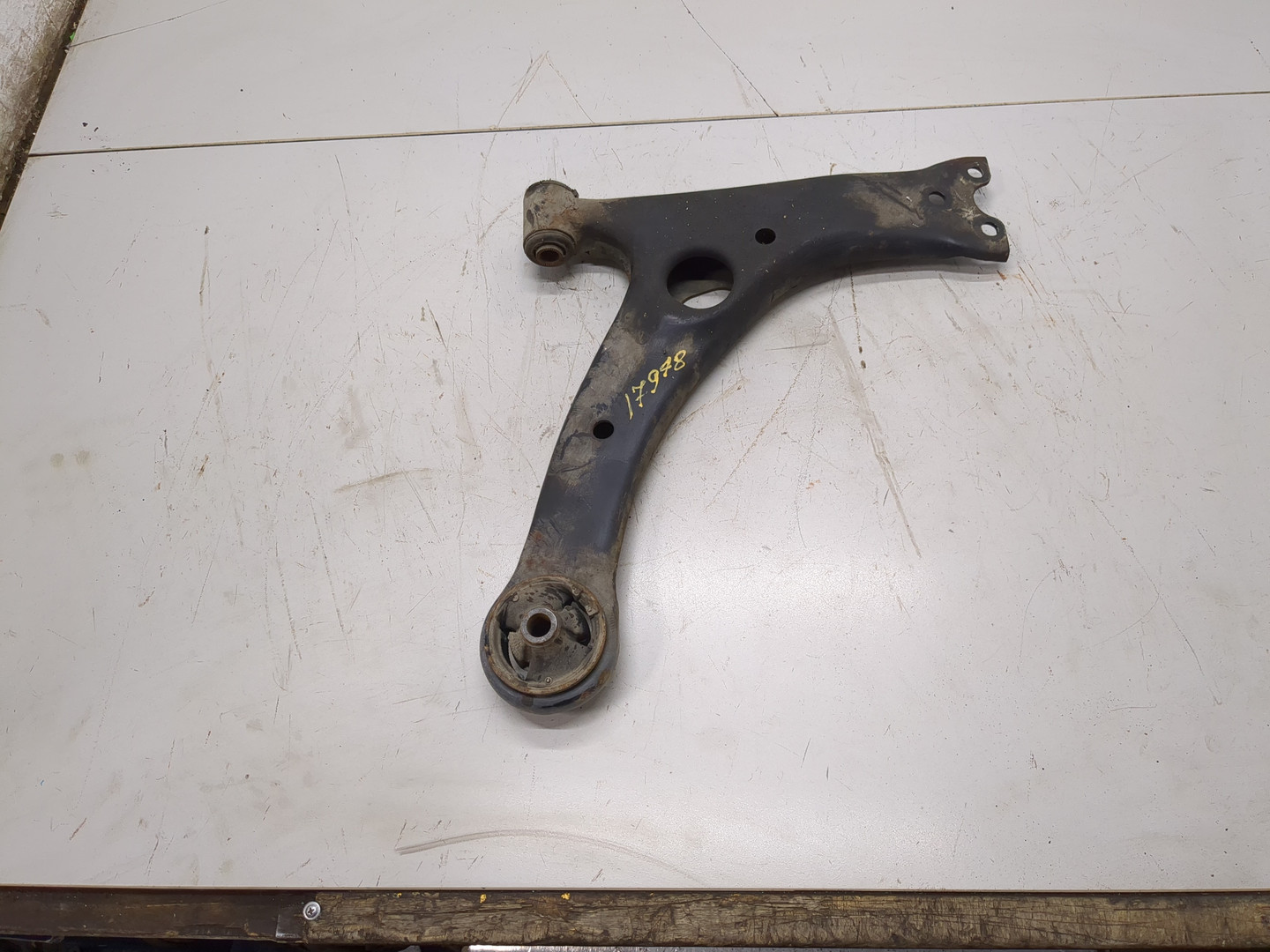 Рычаг передний правый