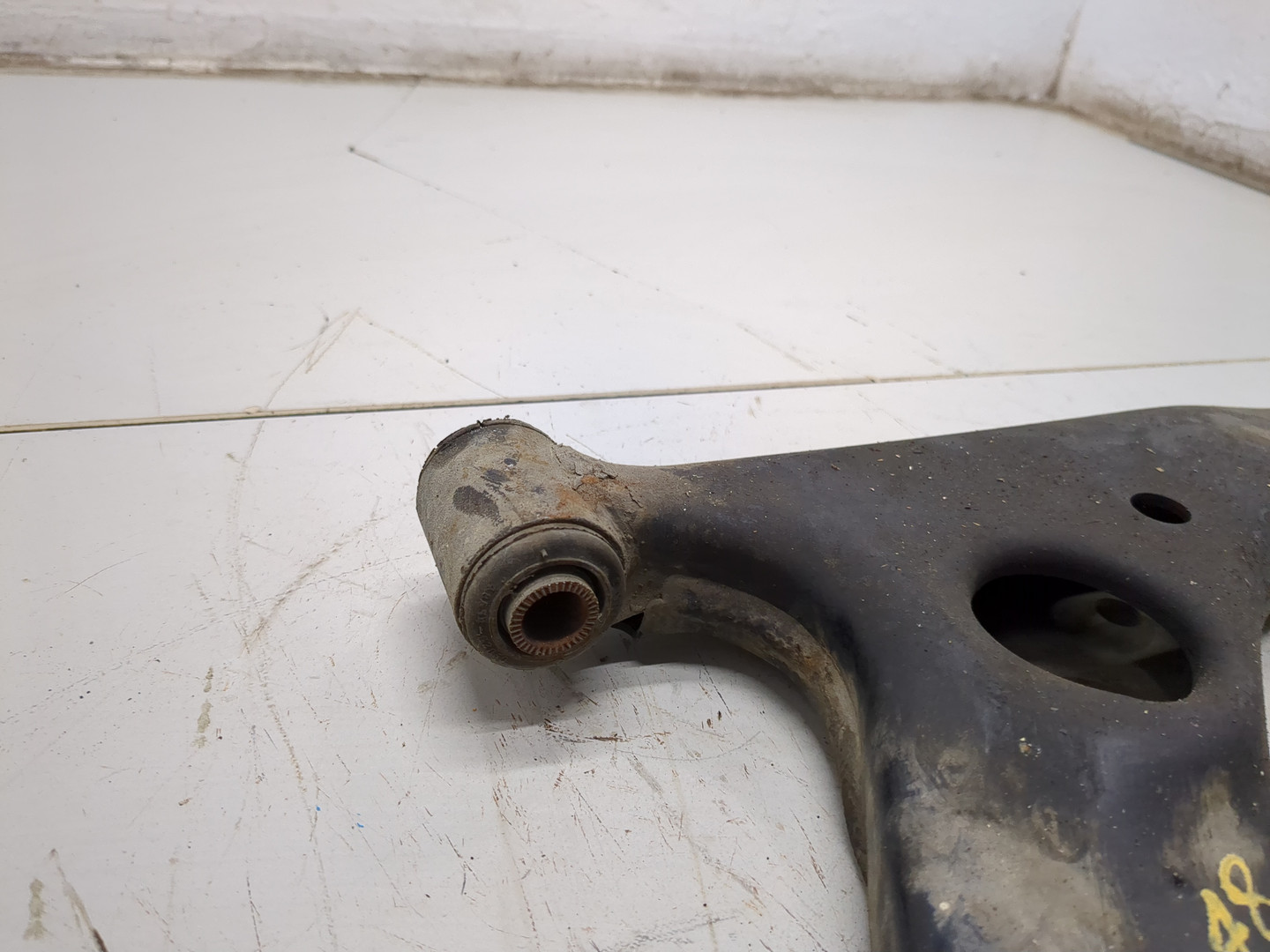 Рычаг передний правый