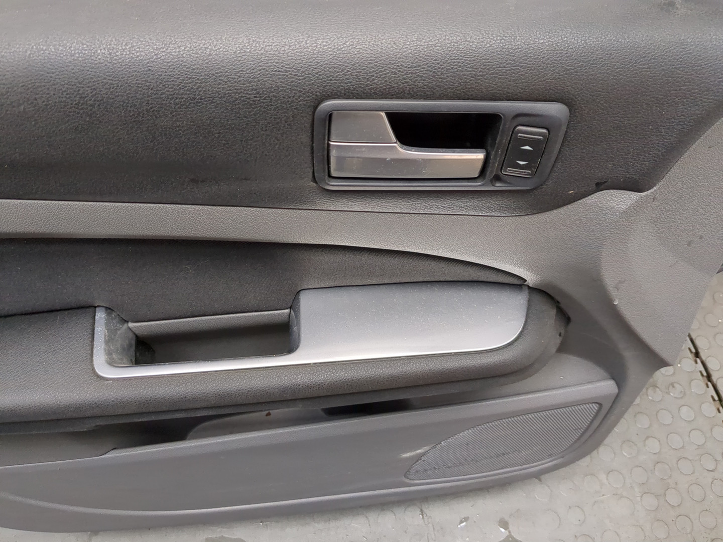 Дверь передняя левая