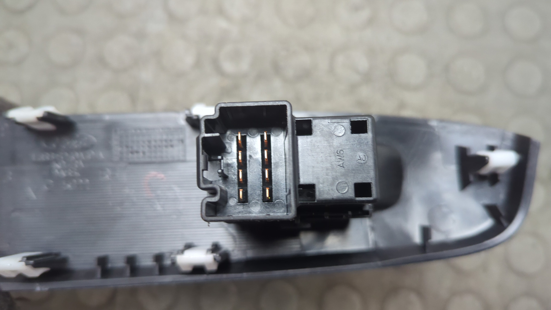 Кнопка стеклоподъемника