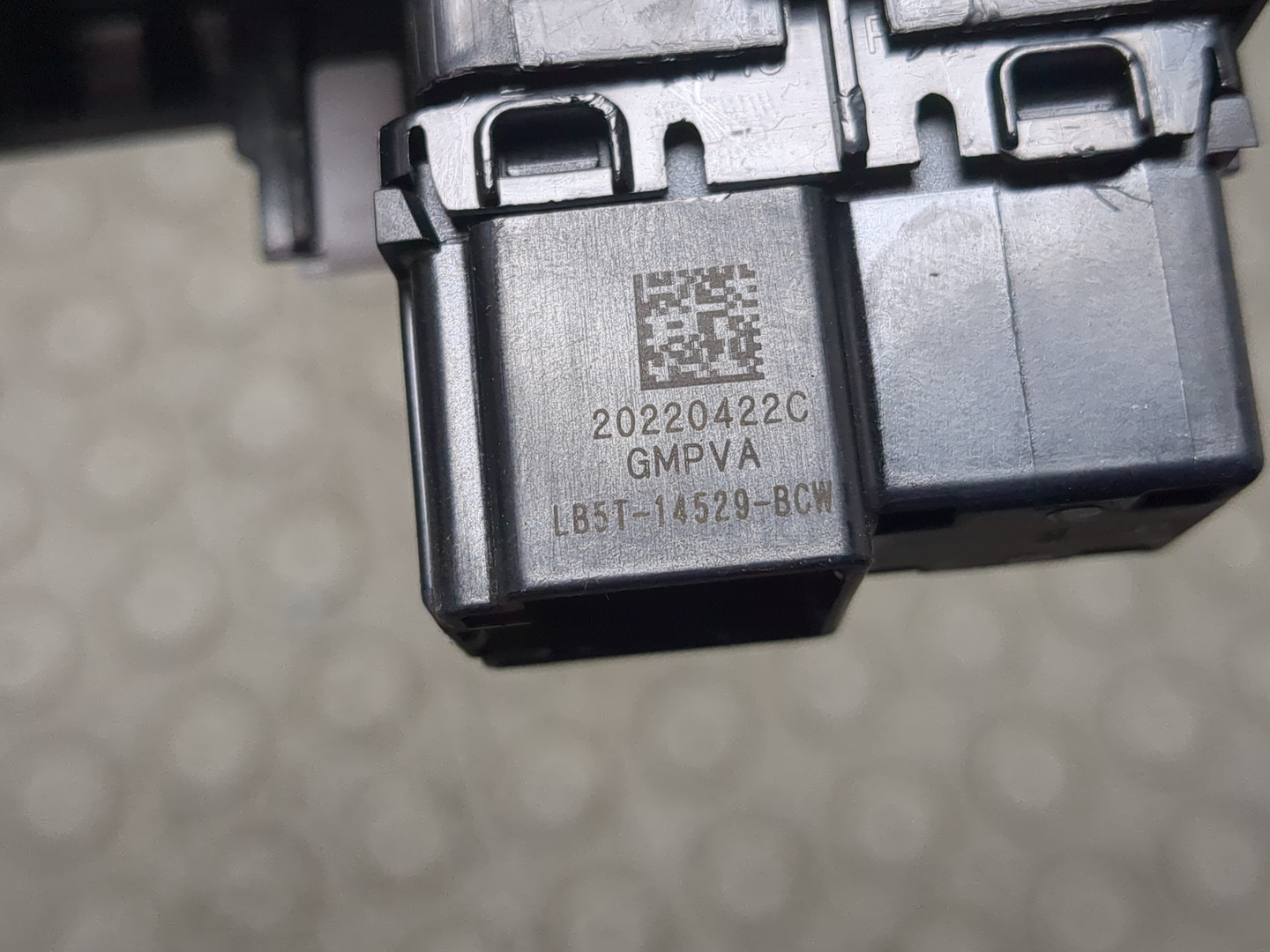 Кнопка стеклоподъемника