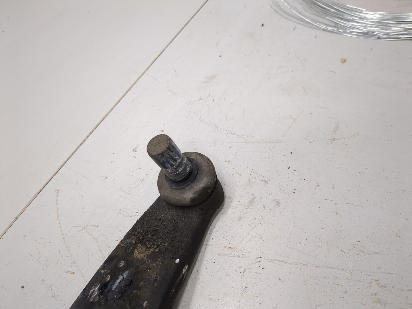 Рычаг передний правый