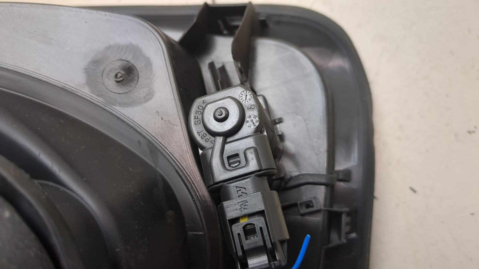 Лючок бензобака