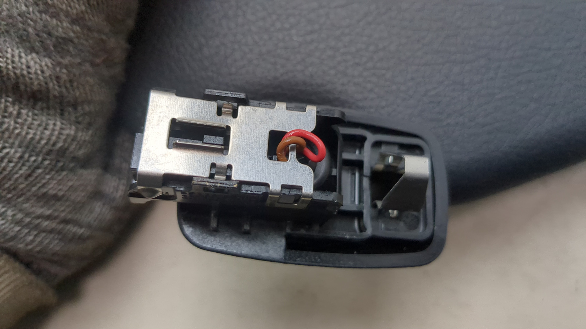 Козырек солнцезащитный