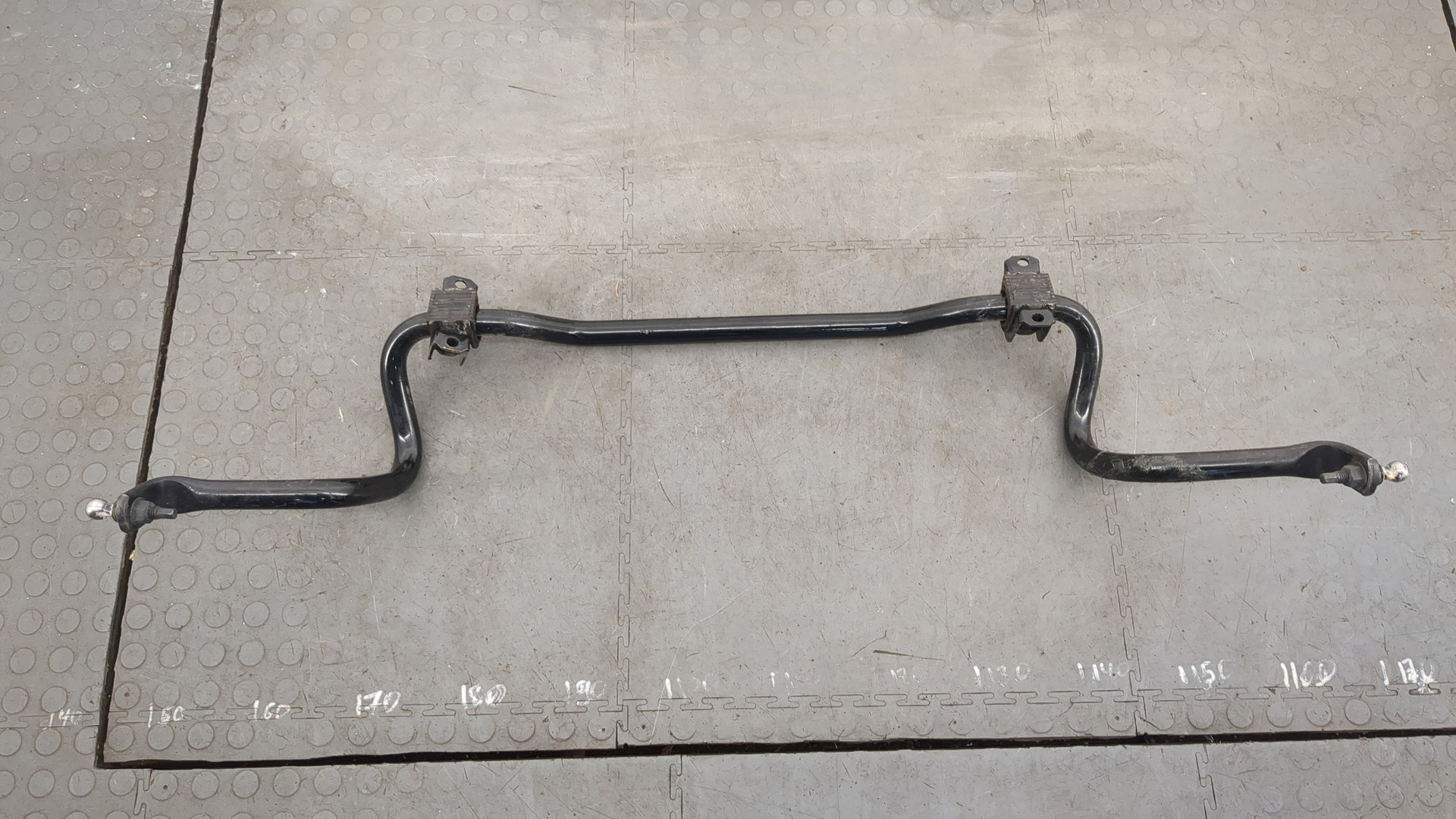 Стабилизатор передний