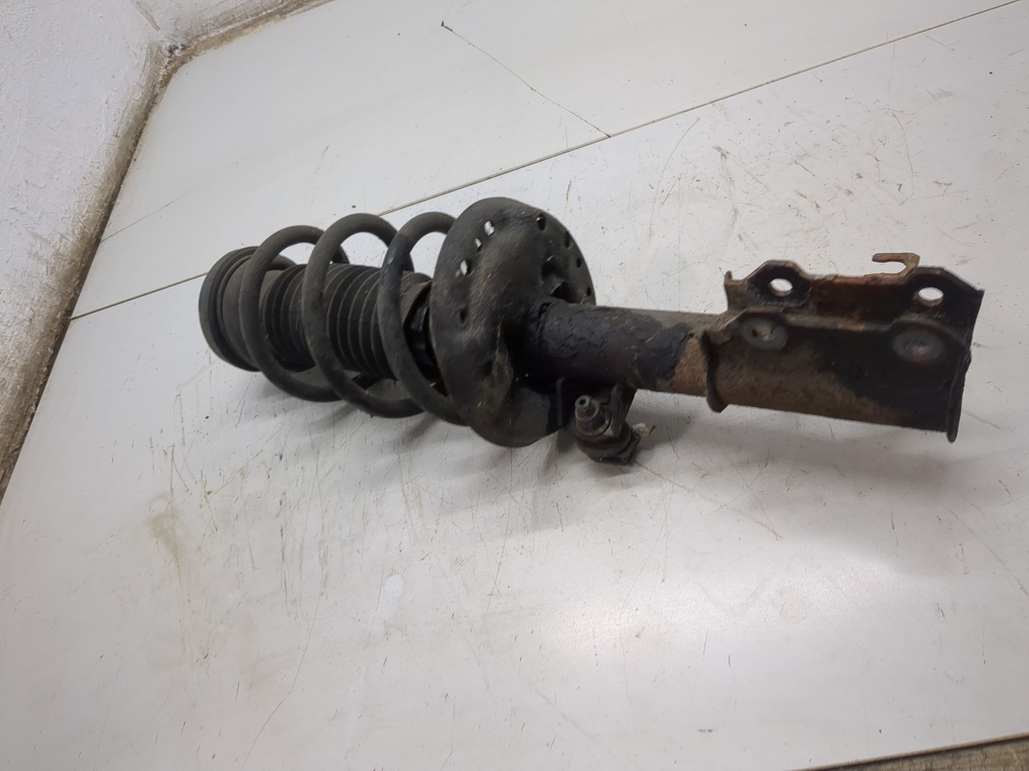 Амортизатор передний правый