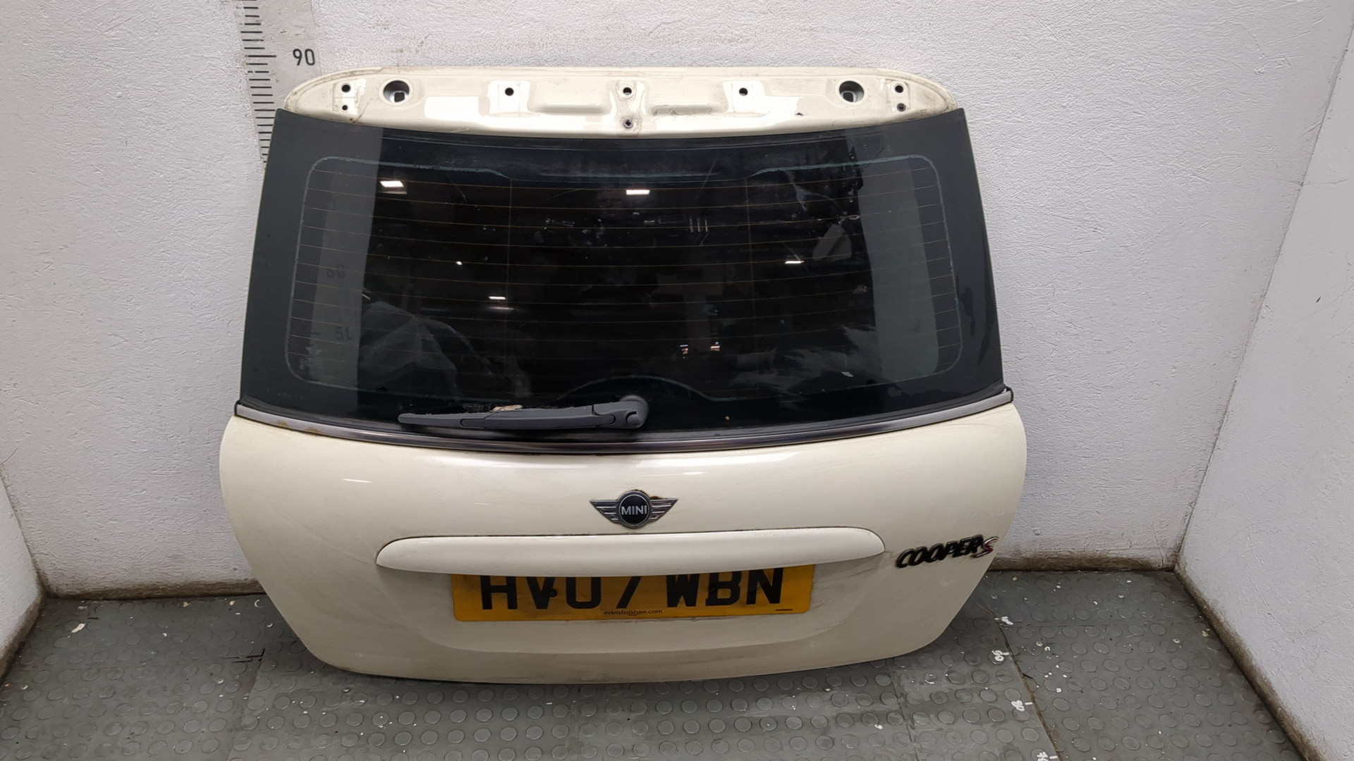 Дверь багажника