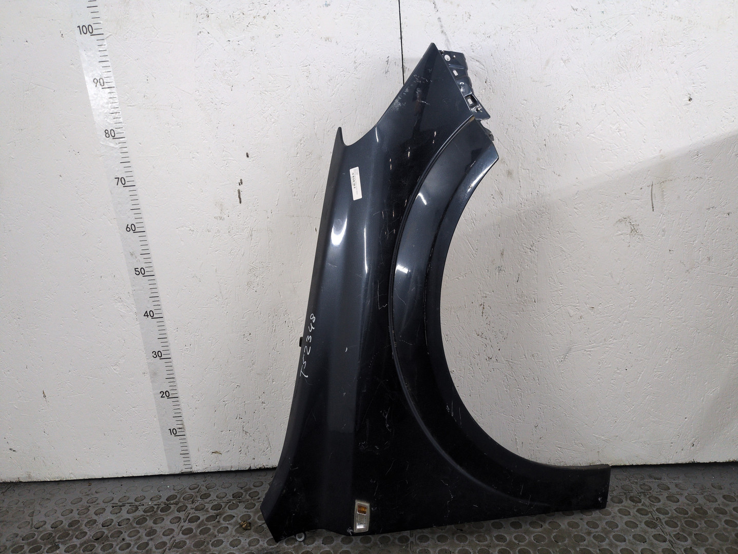 Крыло переднее правое