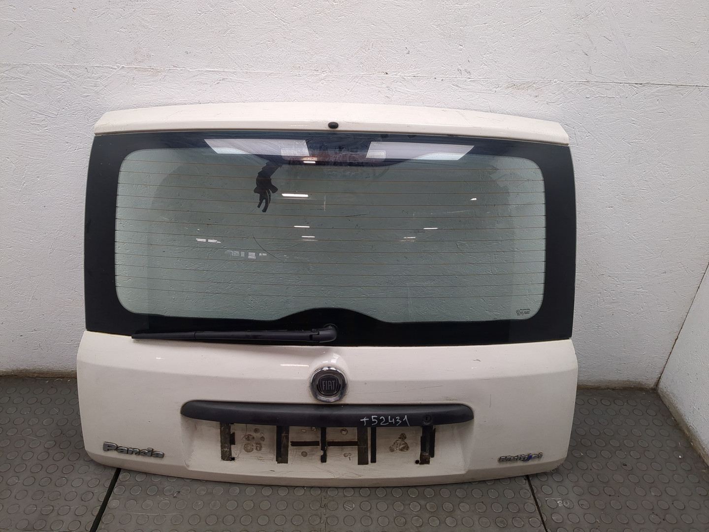 Дверь багажника