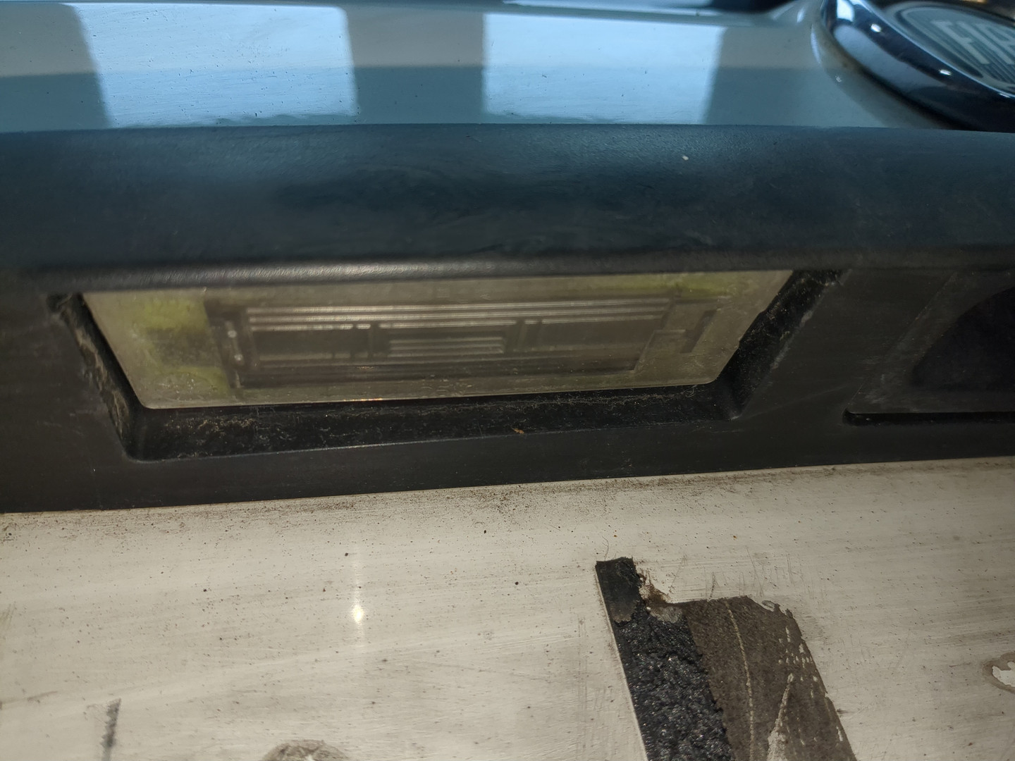 Дверь багажника