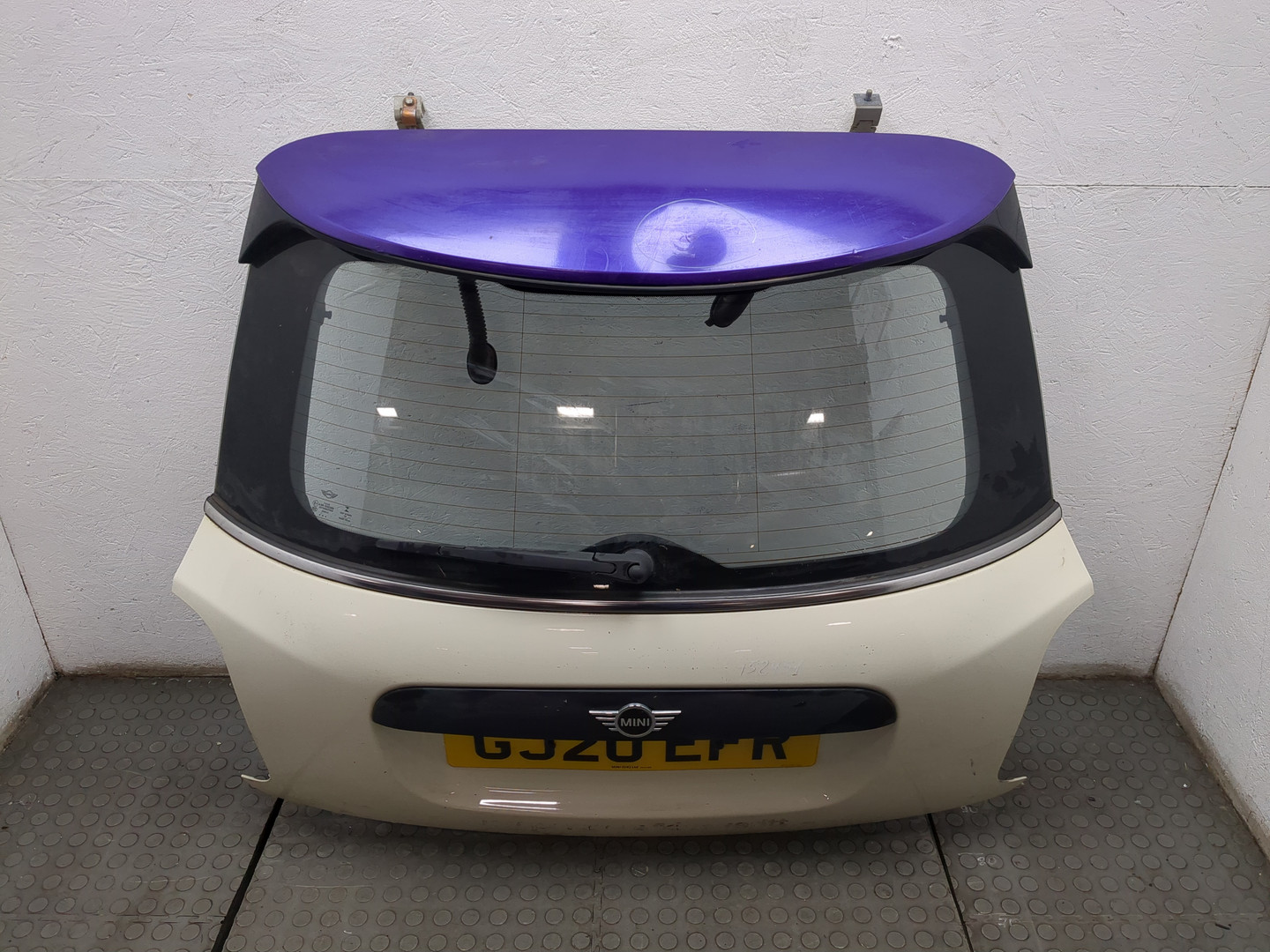 Дверь багажника