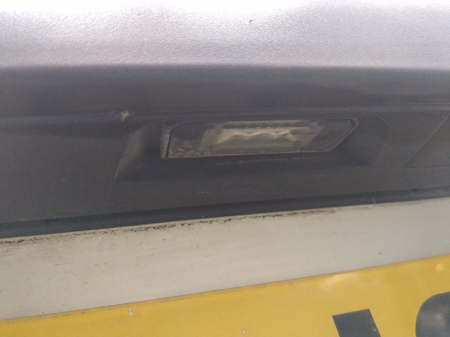 Дверь багажника