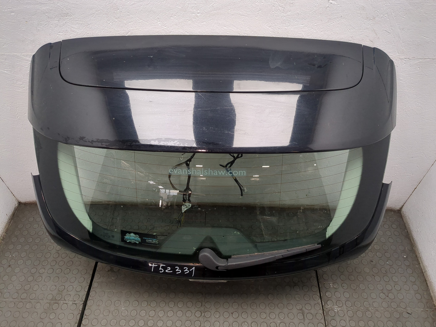 Дверь багажника