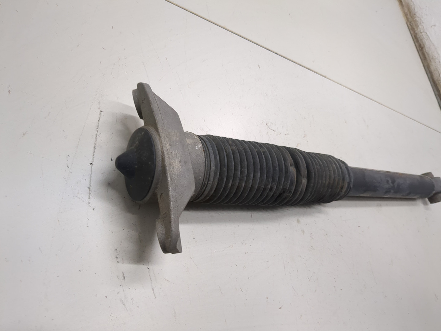 Амортизатор задний (стойка)