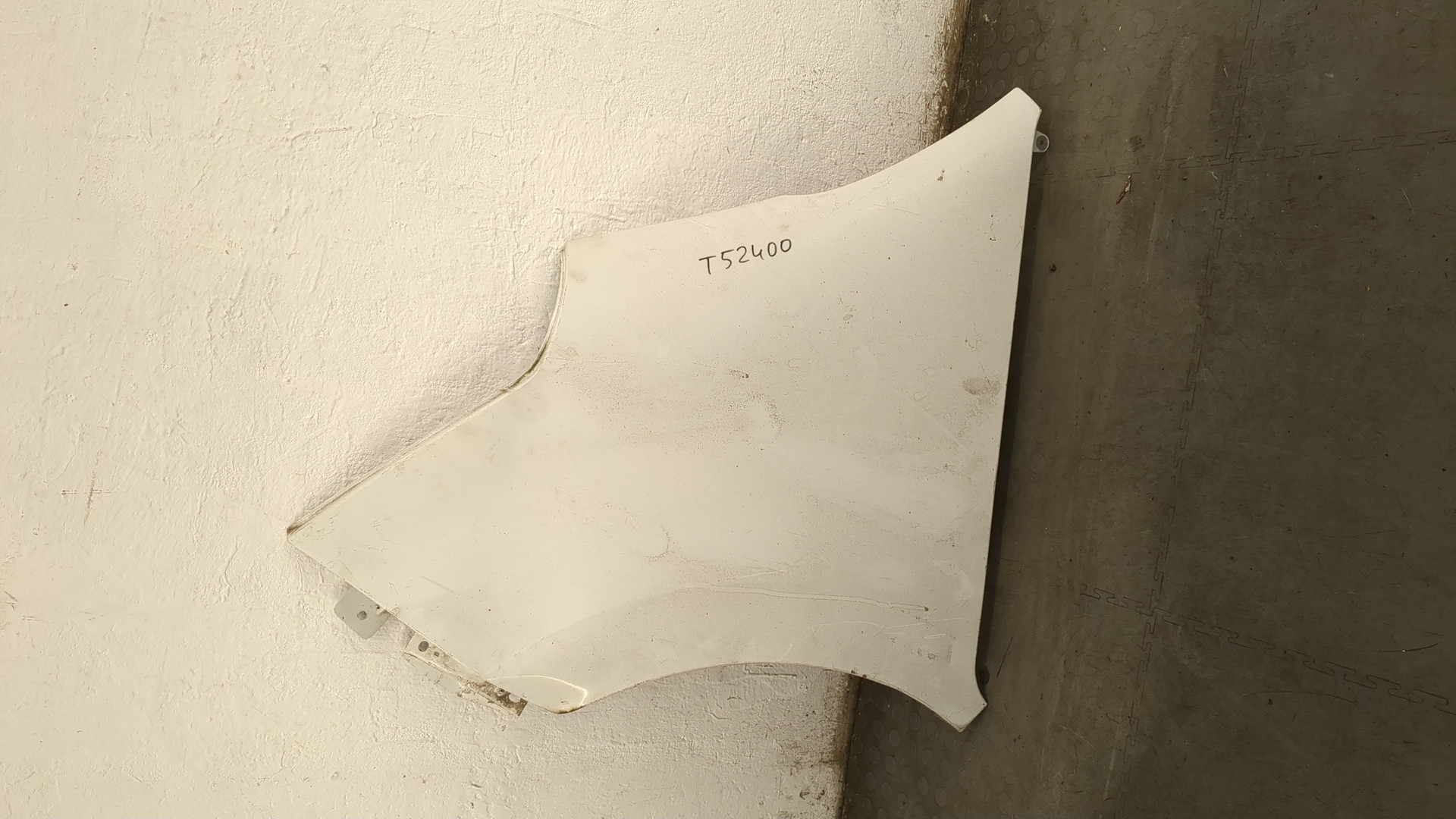 Крыло переднее левое