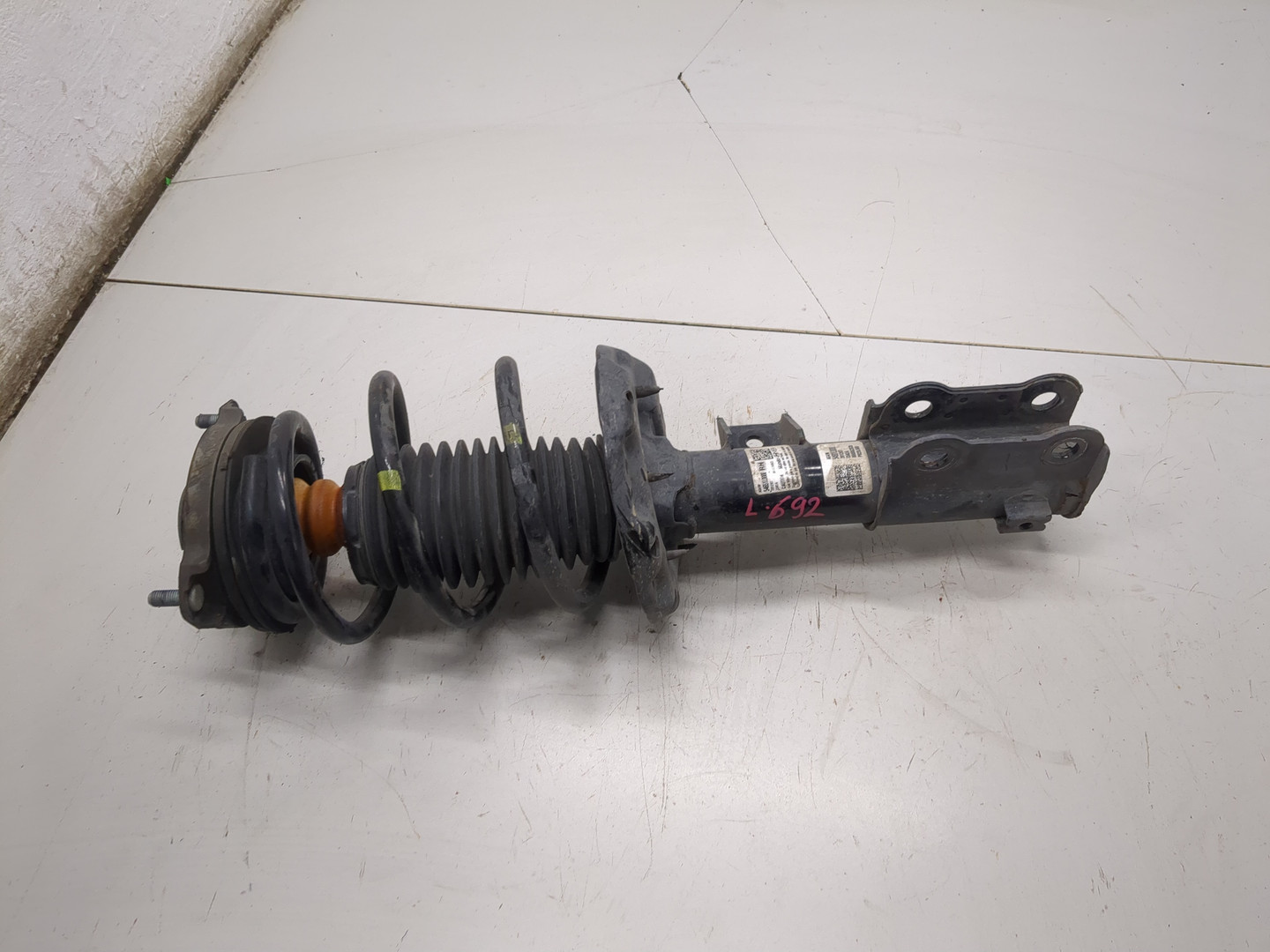 Амортизатор передний левый