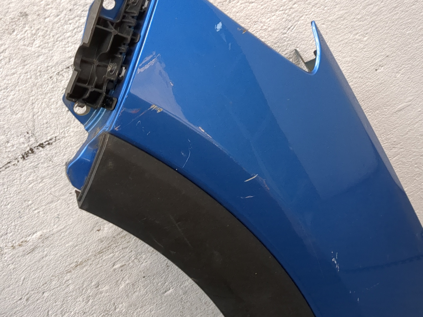 Крыло переднее левое