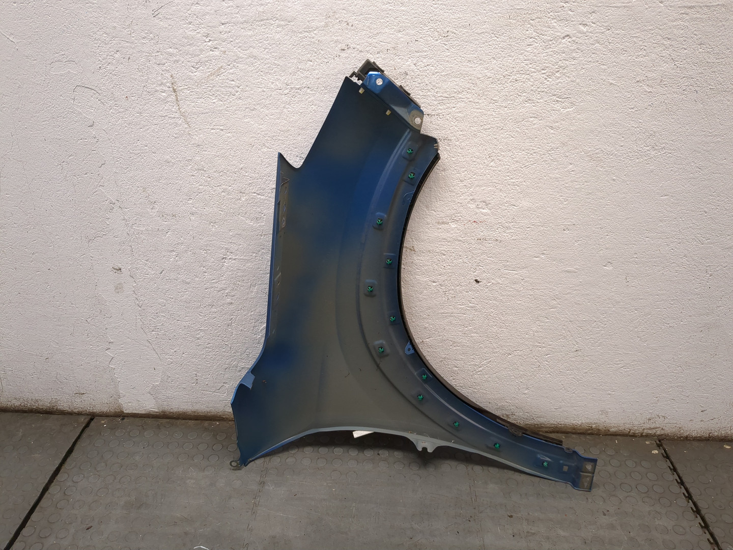 Крыло переднее левое